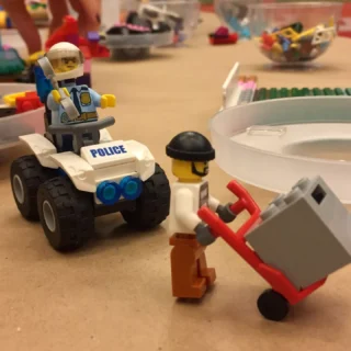 Мастер-класс по сбору машинок из LEGO